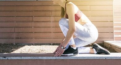 sporta vingrinājumi svara zaudēšanai mājās